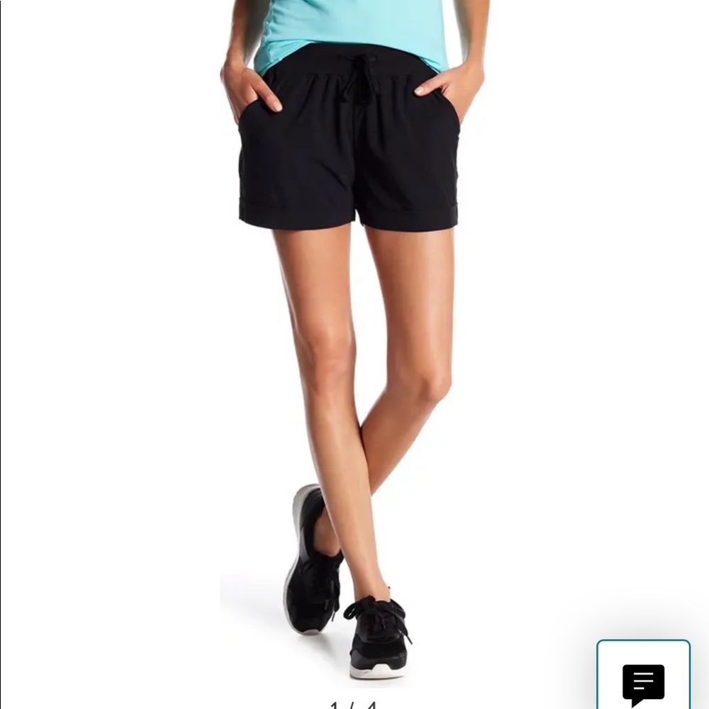 NWT Zella cuffed women’s hiking shorts with side pockets. BRAND NEW.